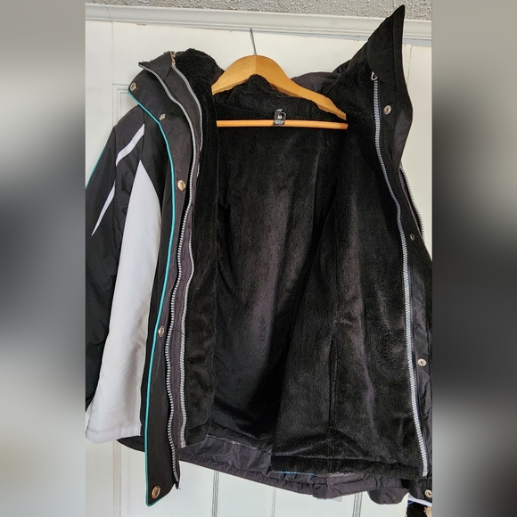 Brand new women's winter coat - Picture 2 of 5